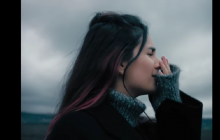 Анна Тринчер в новом клипе спела о разлуке с любимым и расплакалась (видео)