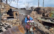 "Жить надо, не надо падать духом": история бабушки, которая пекла паски в руинах
