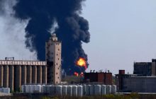 Горит нефтебаза русских войск в оккупированной Макеевке (фото, видео)