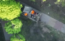 З'явилося відео, як українські військові провчили російських мародерів з дронів