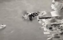 Под прицелом у ВСУ: эффектное видео уничтожения десантного катера РФ у Змеиного