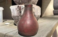 У Бучі знайшли колбу з радіоактивною речовиною, вкрадену росіянами на ЧАЕС (фото)