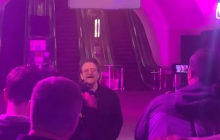 Боно из U2 дал концерт на станции метро Крещатик в Киеве (видео)