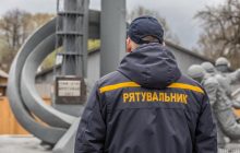 Обстріл Шипілового: зник зв'язок з 11 людьми, які опинилися під завалами будинку