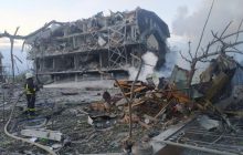 Рятувальники ліквідували пожежу в готелі на Одещині після обстрілу РФ (фото, відео)