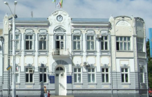 "Мерія" окупованої Євпаторії завдяки місцевим "партизанам" стала жовто-синьою (фото)