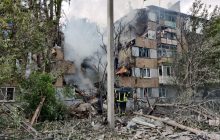Не отключайся, двигай ручкой: полиция показала ребенка, которого достали из-под завалов в Бахмуте