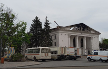 "Зачистка" драмтеатра в Мариуполе: тела погибших вывозят в сторону Старого Крыма (фото)