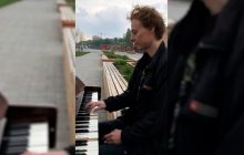 Россиянину дали 14 суток ареста за исполнение Гимна Украины (видео)