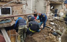 В Бахмуте из-под завалов разрушенных оккупантами зданий достали 6 человек (фото, видео)