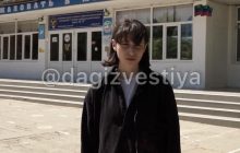 У РФ школярку та її матір змусили вибачитися за слова про Путіна на останньому дзвінку (відео)