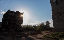 Бэнкси обнародовал свой рисунок на разрушенном доме в Бородянке (фото)