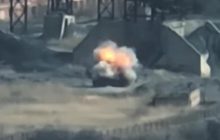 Бойцы ВСУ показали, как одним точным ударом уничтожили технику РФ в Марьинке (видео)