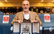 Тренер Милана потерял чемпионскую медаль: трое парней принесли в полицию пропажу