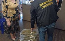 В Одессе задержали пенсионерок, поставлявших наркотики на весь юг Украины (фото, видео)