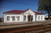 Гатили з артилерії, били керованими ракетами: окупанти обстріляли Харківську область