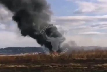 У Росії вертоліт Мі-8 перекинувся на бік при посадці і загорівся (відео)