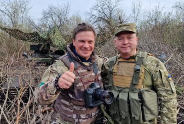 Ведучий Світу навиворіт Комаров розповів, як ховався від російських авіабомб