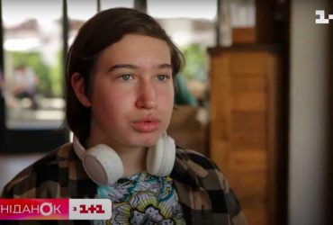 Не заметивший Джоли во Львове мальчик-мем признался, на что залип тогда в телефоне