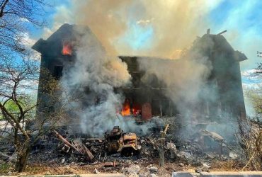 Войска РФ уничтожили уникальную 100-летнюю гимназию в Лисичанске (фото, видео)