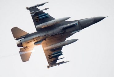 Авіаексперт пояснив, які винищувачі F-16 отримає Україна: скільки вони коштують