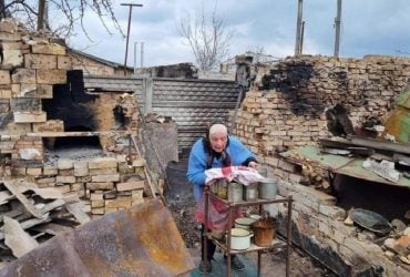 Жити треба, не треба падати духом: історія бабусі, яка пекла паски в руїнах
