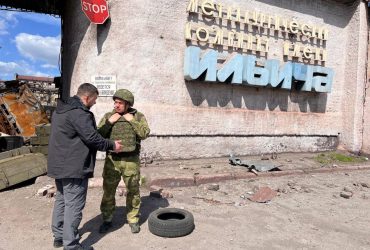 Пропагандист Соловйов у військовій формі засвітився в Маріуполі (фото)