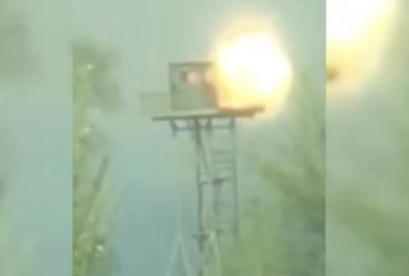 Переграли: військові ефектно знищили триколор РФ, обдуривши снайперів ворога (відео)