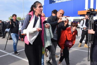 Как первых эвакуированных с "Азовстали" мариупольцев встречали в Запорожье