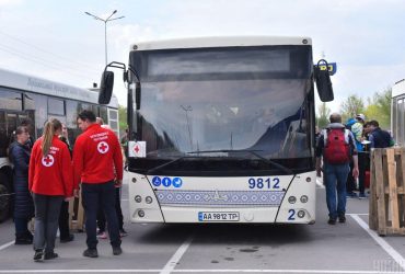 Евакуація з Луганщини зупинена через обстріли РФ траси Лисичанськ-Бахмут - голова ОВА