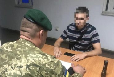 20-летний украинец притворился пенсионером, чтобы выехать за границу (фото)