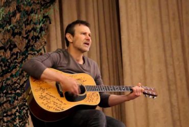 Святослав Вакарчук влаштував в Одесі концерт для морських піхотинців