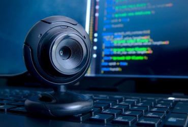 Осторожно, за вами следят: специалисты рассказали, как распознать и предотвратить взлом веб-камеры