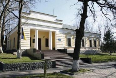 Российские оккупанты обстреляли Сковородиновку на Харьковщине: уничтожен музей (фото, видео)