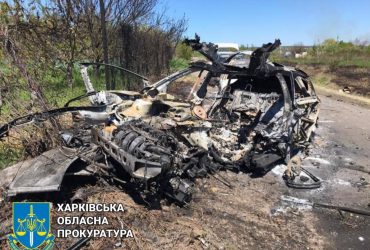 На Харьковщине российские оккупанты расстреляли колонну из 15 автомобилей: есть жертвы (фото)