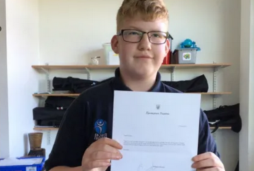 Школьник из Британии написал письмо Зеленскому и получил ответ: Спасибо за помощь (фото)