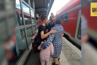 Ніна Матвієнко зустрілася з донькою та онуками