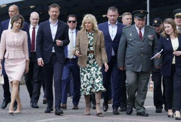 Перша леді США приїхала до України, щоб особисто поговорити з переселенцями