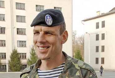 В полку Азов звинуватили командира морпіхів у спробі втечі з блокадного Маріуполя