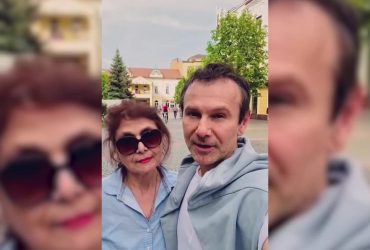 Вакарчук з мамою в Мукачево