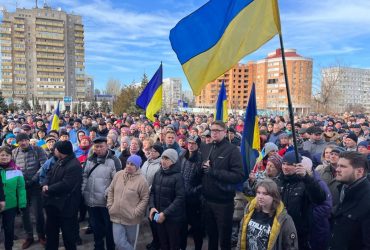 В окупованому Енергодарі росіяни за рублі шукають масовку до 9 травня