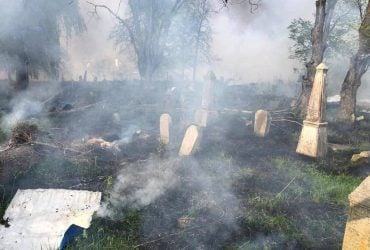 Російські окупанти вдарили ракетами по єврейському цвинтарю у Глухові (фото)