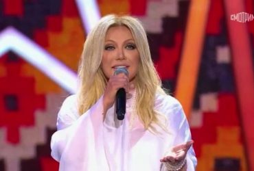 Таїсія Повалій заспівала у Росії "Пісню про рушник" на сцені з георгіївськими стрічками