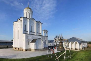 Ракетний удар по лаврі на Донбасі: Ткаченко розповів подробиці та показав наслідки (фото)