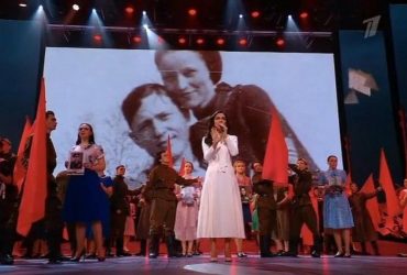 РоссТВ показало Бонни и Клайда в роли жертв войны на концерте к 9 мая (видео)