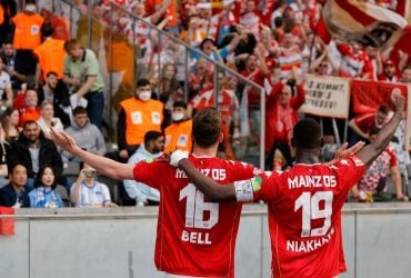 Це про підтримку страждаючих людей: клуб Бундесліги презентував форму зі зверненням до українців