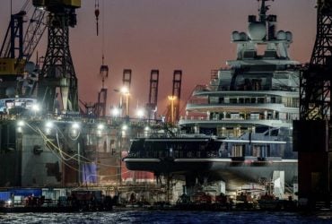 У порту Гамбурга заарештували розкішну яхту соратника Путіна