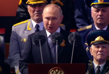Психолог проанализировал поведение Путина на параде и выделил ряд особенностей
