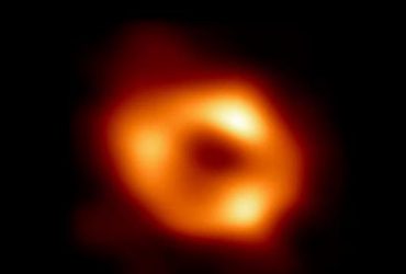 Ученые показали первое в истории фото сверхмассивной черной дыры в нашей галактике