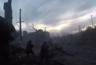 Роблять неймовірне: азовці вибивають ворога з Азовсталі (відео)